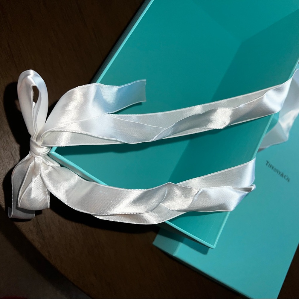 Tiffany & Co. Signature Blue Box - Picture 5 of 6